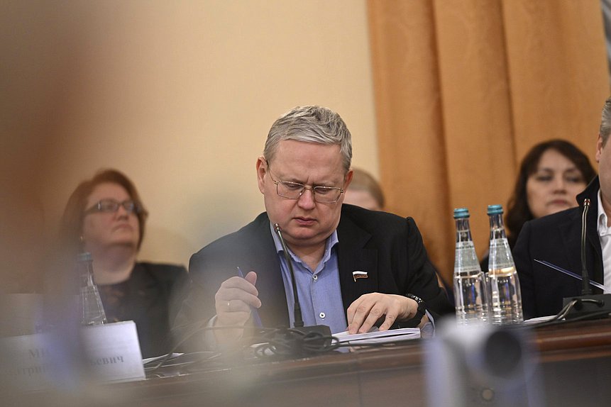 Заместитель Председателя Комитета по экономической политике Михаил Делягин. Сессия «Денежно-кредитиная политика»