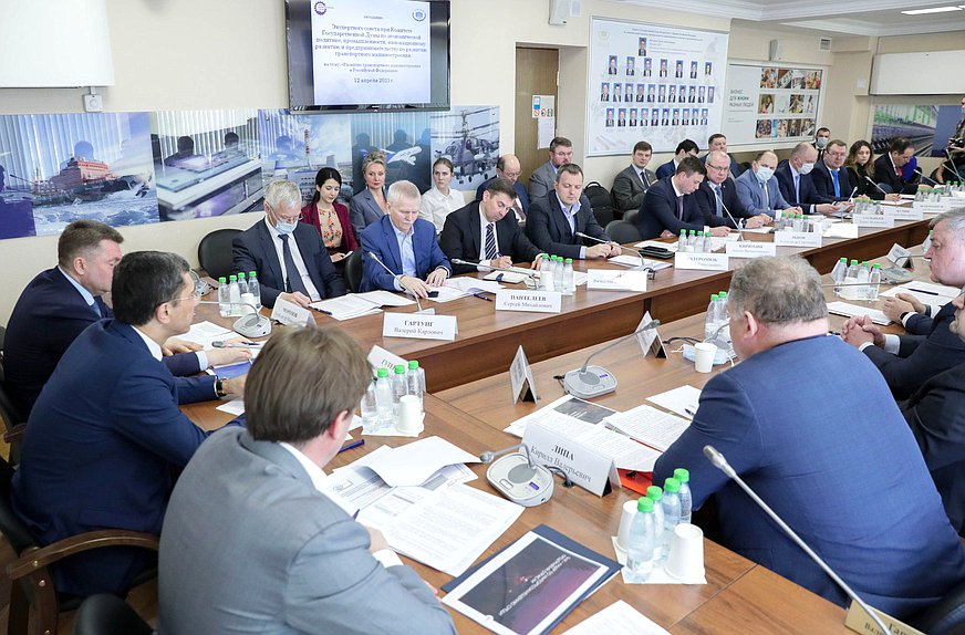 Заседание Экспертного совета по развитию транспортного машиностроения при Комитете по экономической политике, промышленности, инновационному развитию и предпринимательству на тему «Развитие транспортного машиностроения в Российской Федерации»