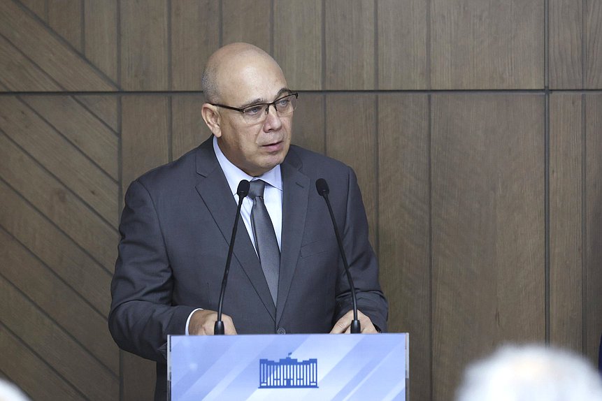 Член Политбюро, Секретарь Центрального Комитета Коммунистической партии Республики Куба по организационным вопросам, депутат Национальной ассамблеи народной власти Республики Куба Роберто Томас Моралес Охеда