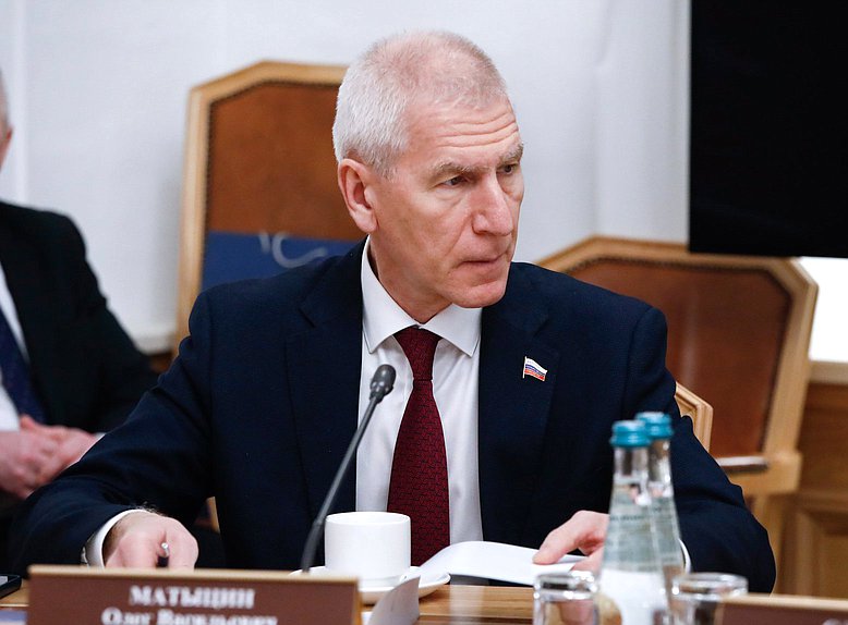 Председатель Комитета по физической культуре и спорту Олег Матыцин. Заседание Комиссии Совета законодателей по проблемам международного сотрудничества