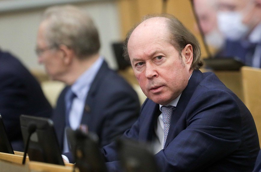 Член Комитета по образованию и науке Владимир Кононов
