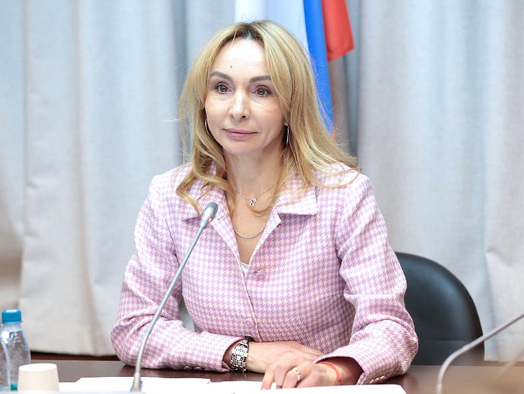 Председатель Комитета по экологии, природным ресурсам и охране окружающей среды Елена Панова