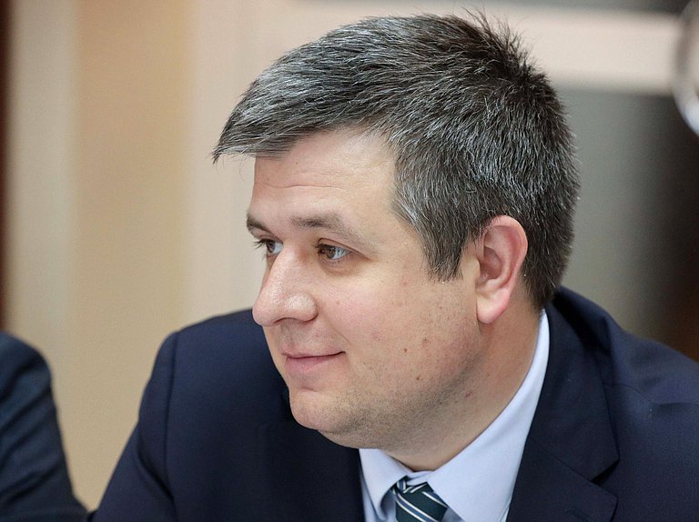 Заместитель Председателя Комитета по молодежной политике Александр Толмачев