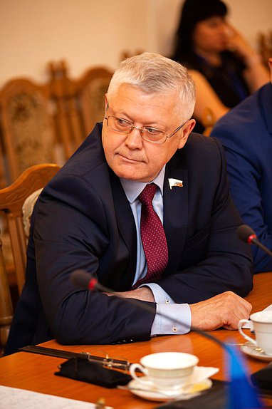 Председатель Комитета по безопасности и противодействию коррупции Василий Пискарев