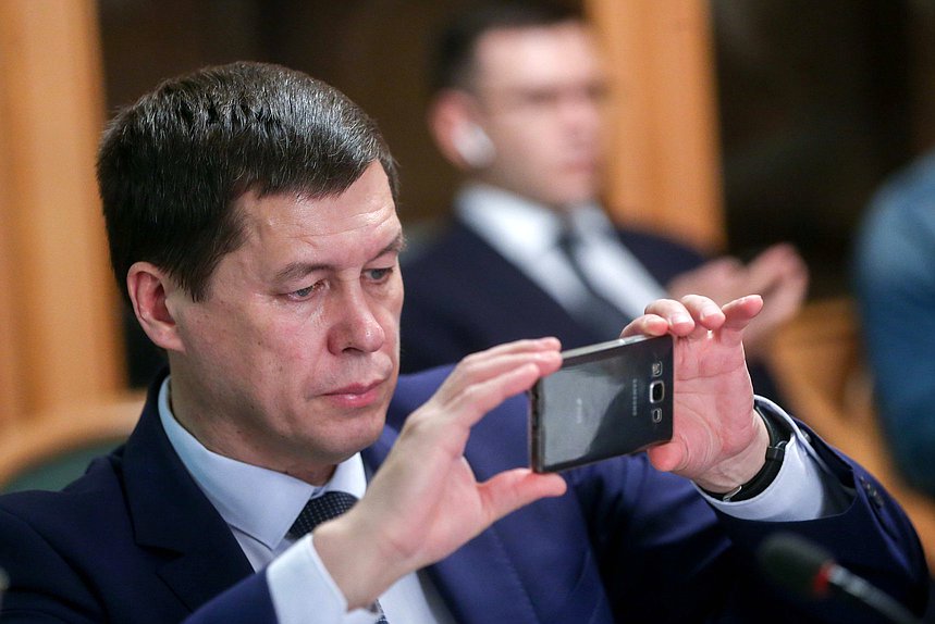 Член Комитета по государственному строительству и законодательству Зариф Байгускаров