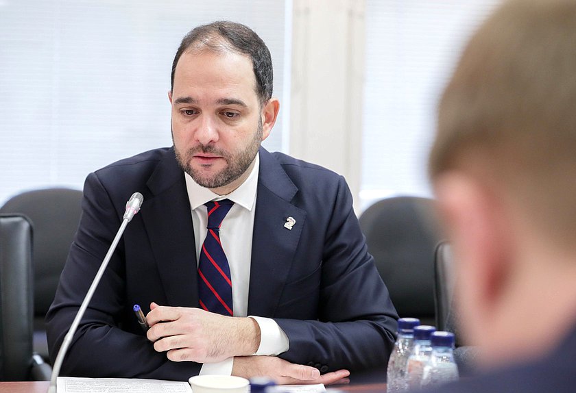 Первый заместитель Председателя Комитета по науке и высшему образованию Александр Мажуга