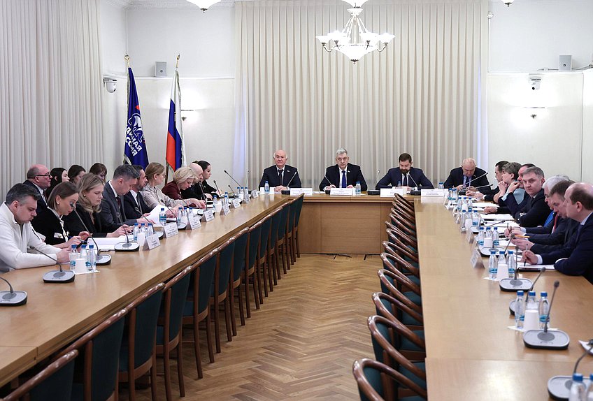 Заседание Комитета по делам национальностей участием руководителя Федерального агентства по делам национальностей Игоря Баринова