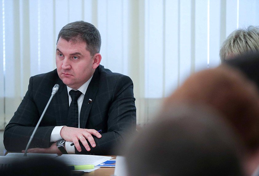 Член Комитета по контролю и Регламенту Дмитрий Ламейкин