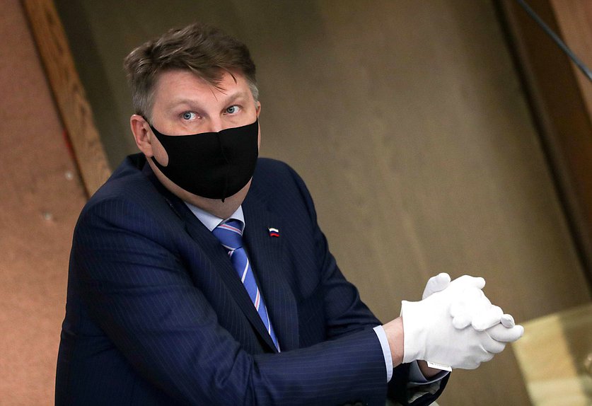 Полномочный представитель Правительства РФ в Государственной Думе Александр Синенко
