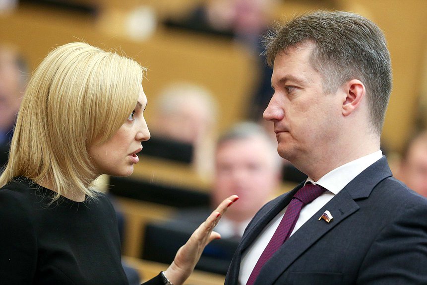 Заместитель Председателя Государственной Думы Ольга Тимофеева и заместитель Председателя Комитета по финансовому рынку Антон Гетта