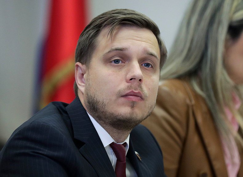 Первый заместитель Председателя Комитета по информационной политике, информационным технологиям и связи Антон Ткачев