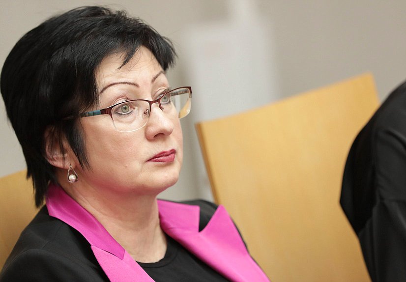 Заседание рабочей группы по разработке предложений о внедрении в школьную программу уроков семьеведения Комитета по вопросам семьи, женщин и детей