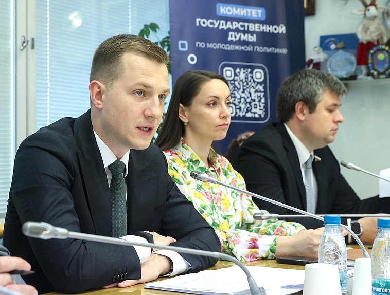 Председатель Комитета по молодежной политике Артем Метелев