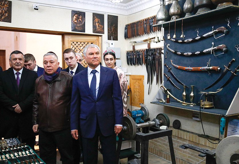 Председатель Государственной Думы Вячеслав Володин и члены российской делегации осмотрели международный туристический центр «Великий шелковый путь» в Самарканде