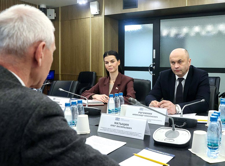 Встреча Председателя Комитета по физической культуре и спорту Олега Матыцина с делегацией посольства Республики Беларусь в РФ