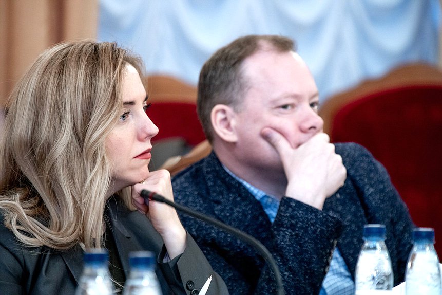 Круглый стол Комитета по просвещению на тему «Учитель, который учит. Разбюрокартизация системы образования»