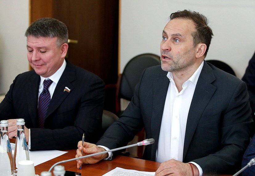 Заместитель Председателя Комитета по физической культуре и спорту Амир Хамитов и Председатель Комитета Дмитрий Свищев