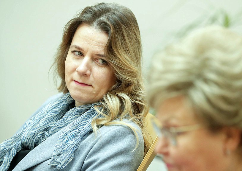 Член Комитета по вопросам семьи, женщин и детей Ольга Коробова