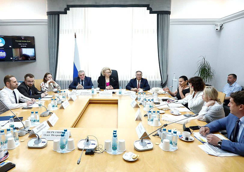 Заседание рабочей группы по обеспечению прав предпринимателей на использование защищенного географического наименования «Оренбургский пуховый платок»