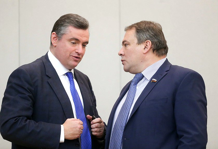 Председатель Комитета по международным делам Леонид Слуцкий и заместитель Председателя Государственной Думы Петр Толстой