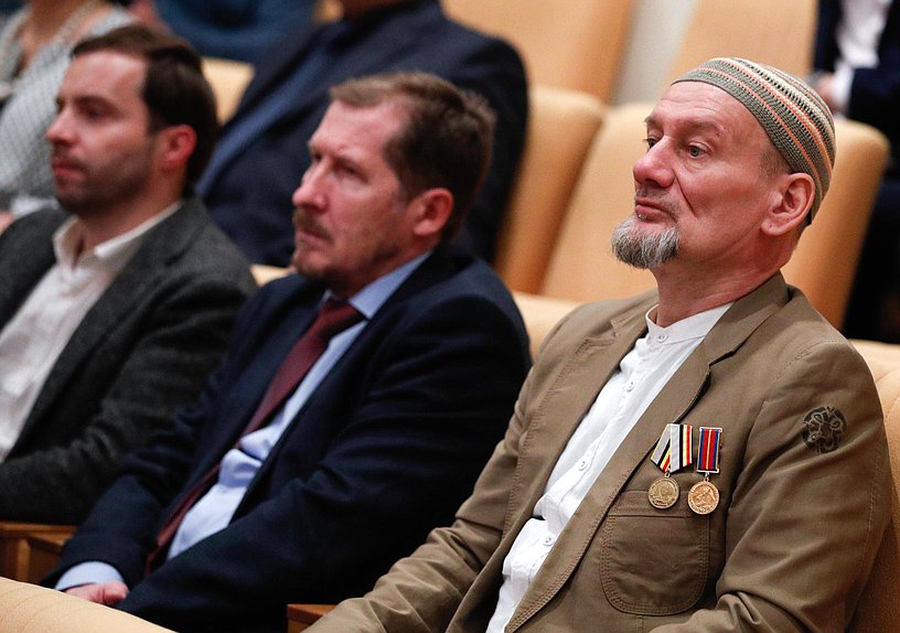 Круглый стол Комитета по развитию гражданского общества, вопросам общественных и религиозных объединений, посвященный консолидации деятелей культуры и творческих союзов во имя защиты и развития России