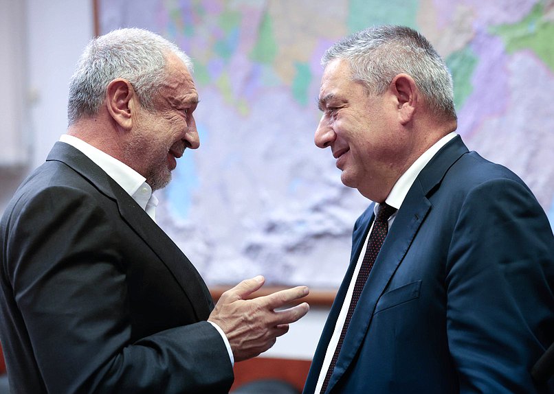 Члены Комитета по бюджету и налогам Владислав Резник и Глеб Хор