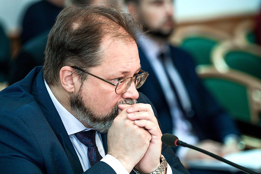 Директор Департамента финансов и имущественных отношений Министерства строительства и жилищно-коммунального хозяйства РФ Сергей Баринов