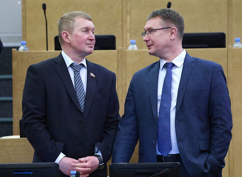 Член Комитета по промышленности и торговле Алексей Канаев и Первый заместитель Председателя Комитета по развитию Дальнего Востока и Арктики Сергей Каргинов