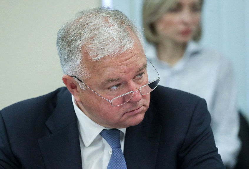 Член Комитета по охране здоровья Олег Иванинский