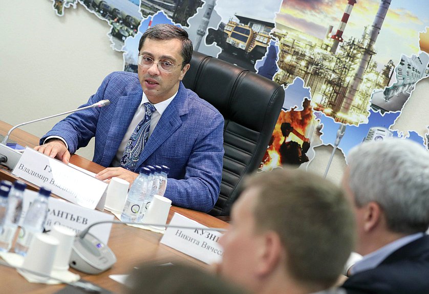Председатель Комитета по промышленности и торговле Владимир Гутенев