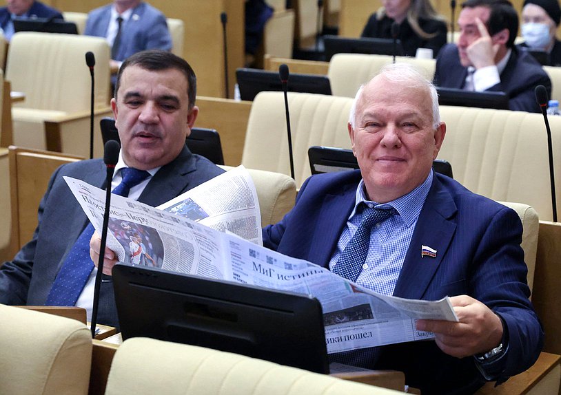 Заместитель Председателя Комитета по малому и среднему предпринимательству Тимур Каноков и заместитель Председателя Комитета по экологии, природным ресурсам и охране окружающей среды Анатолий Грешневиков