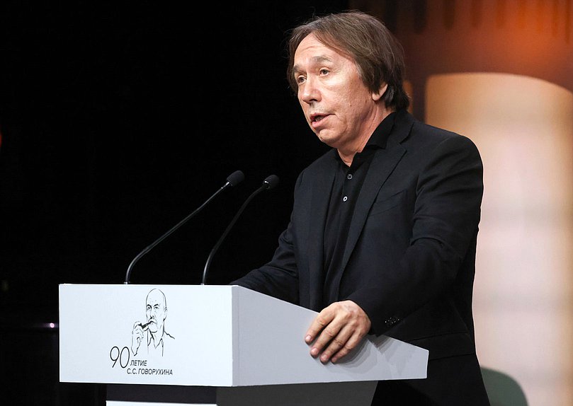 Режиссер Ренат Давлетьяров