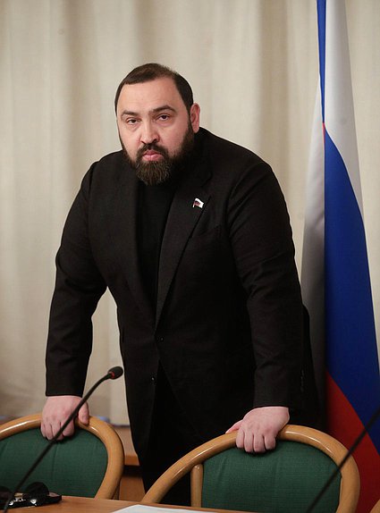 Член Комитета по охране здоровья Бийсултан Хамзаев