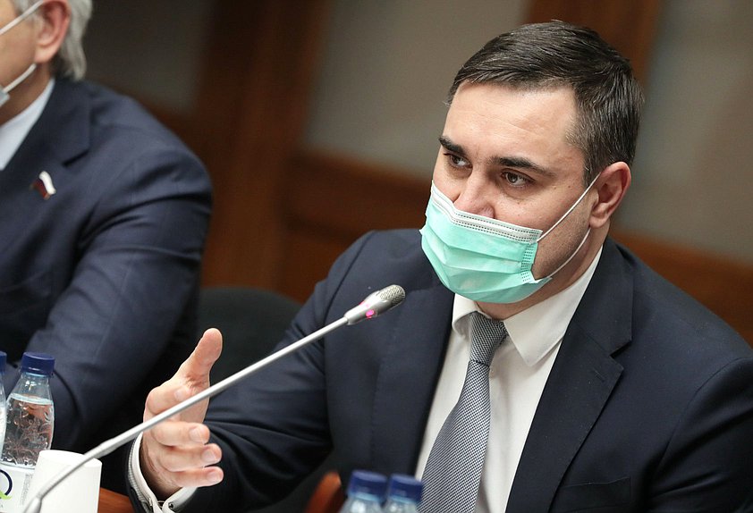 Председатель Комитета по охране здоровья Дмитрий Хубезов