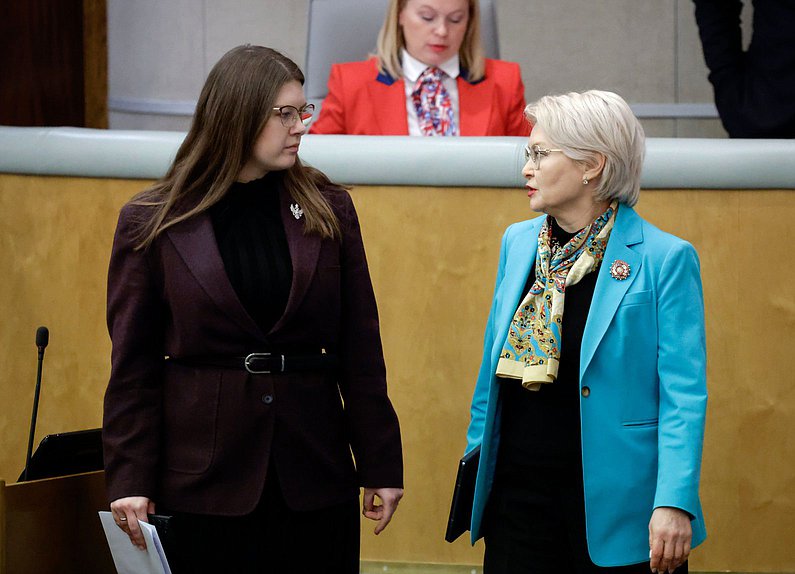 Заместитель Председателя Комитета по развитию гражданского общества, вопросам общественных и религиозных объединений Ольга Занко и член Комитета по просвещению Эльвира Аиткулова