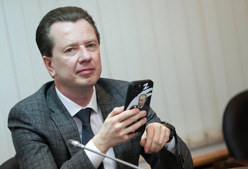 Первый заместитель Председателя Комитета по экологии, природным ресурсам и охране окружающей среды Владимир Бурматов
