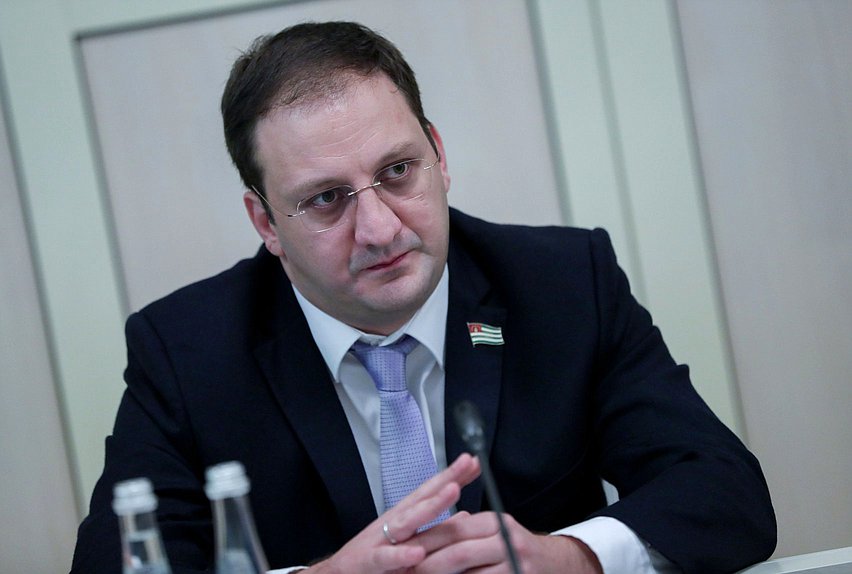 Встреча Председателя Государственной Думы Вячеслава Володина со Спикером Народного Собрания – Парламента Республики Абхазия Лашой Ашуба