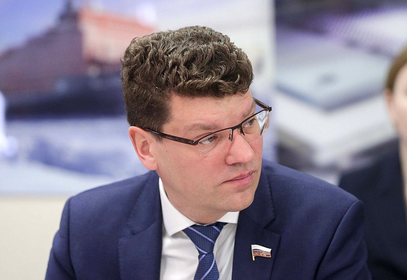 Заместитель Председателя Комитета по экономической политике, промышленности, инновационному развитию и предпринимательству Денис Кравченко