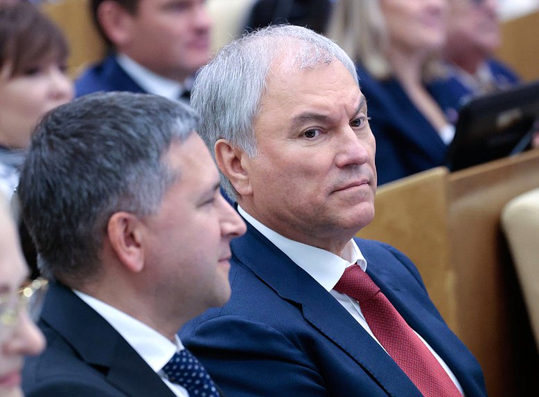 Руководитель фракции "Единая Россия" Дмитрий Кобылкин и член фракции Вячеслав Володин