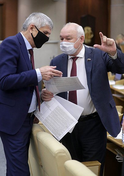 Член Комитета по аграрным вопросам Алексей Лавриненко и Первый заместитель Председателя Комитета по делам национальностей Ильдар Гильмутдинов