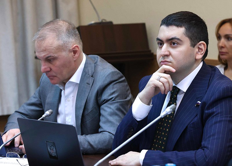 Заместители Председателя Комитета по экологии, природным ресурсам и охране окружающей среды Александр Коган и Георгий Арапов