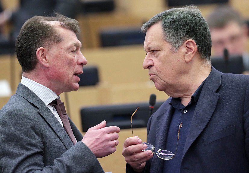 Председатель Комитета по экономической политике Максим Топилин и Председатель Комитета по бюджету и налогам Андрей Макаров