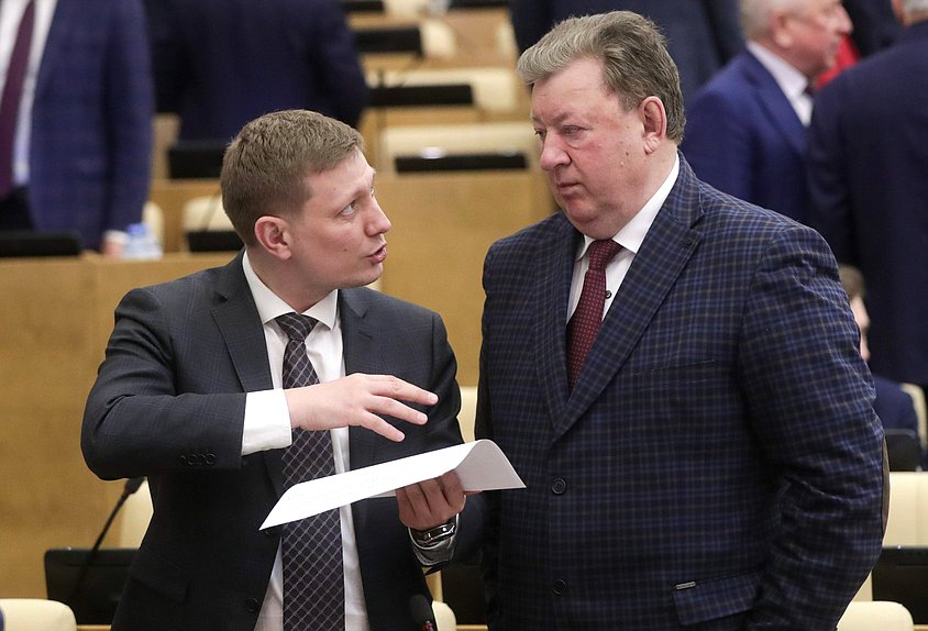 Председатель Комитета по аграрным вопросам Владимир Кашин (справа)