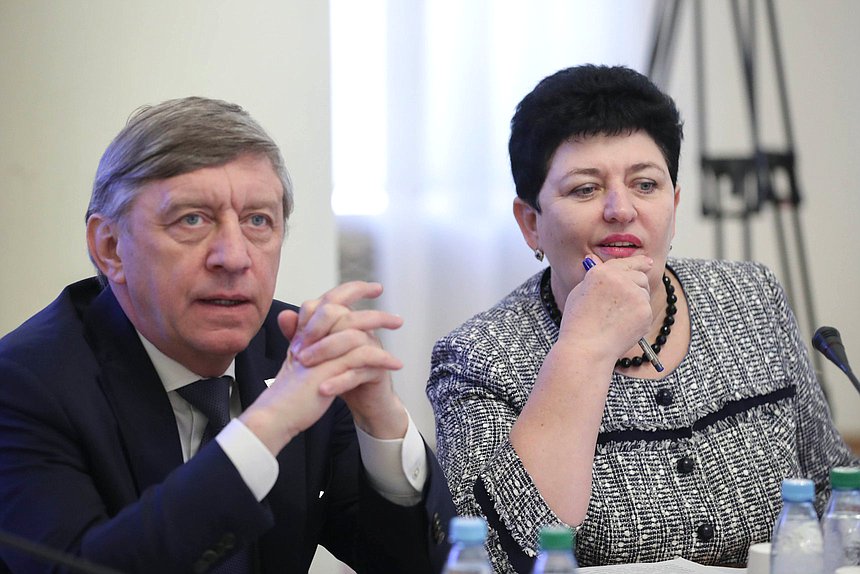 Члены Комитета по культуре Сергей Соловьев и Ольга Германова