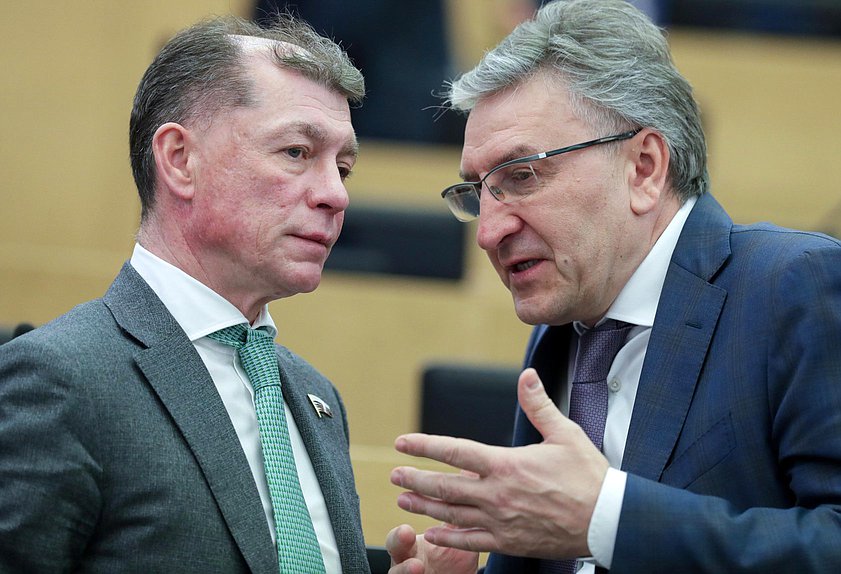 Председатель Комитета по экономической политике Максим Топилин и член Комитета по бюджету и налогам Айрат Фаррахов