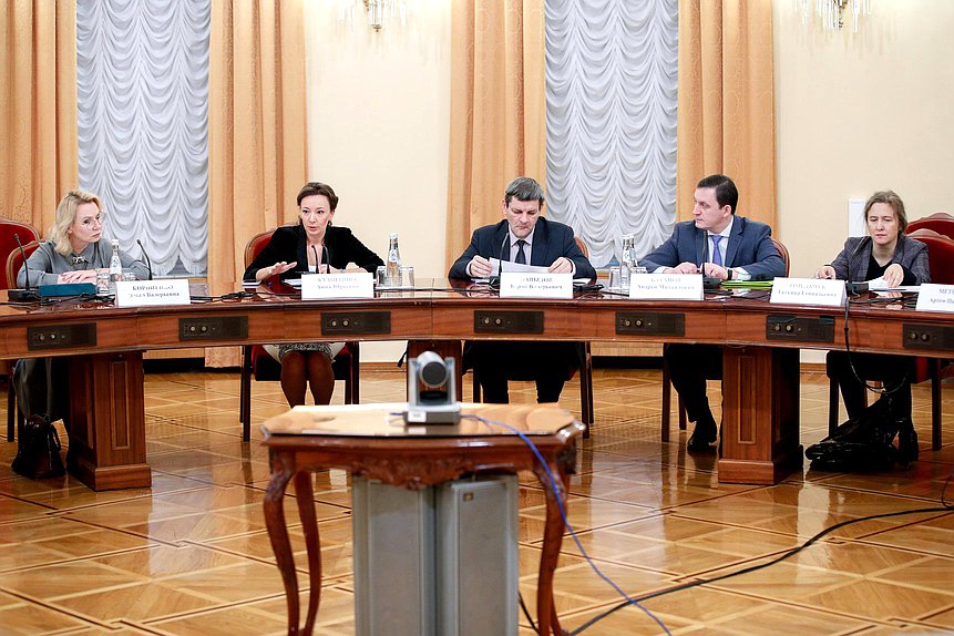 Заседание рабочей группы по выработке предложений, направленных на своевременное обеспечение качественными жилыми помещениями лиц из числа детей-сирот и детей, оставшихся без попечения родителей