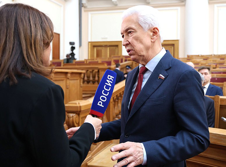 Руководитель фракции "Единая Россия" Александр Васильев