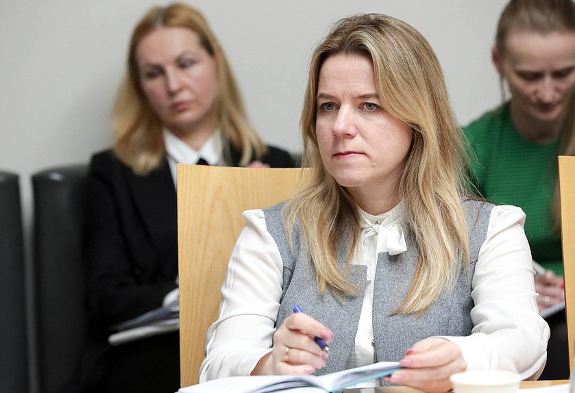 Член Комитета по вопросам семьи, женщин и детей Ольга Коробова