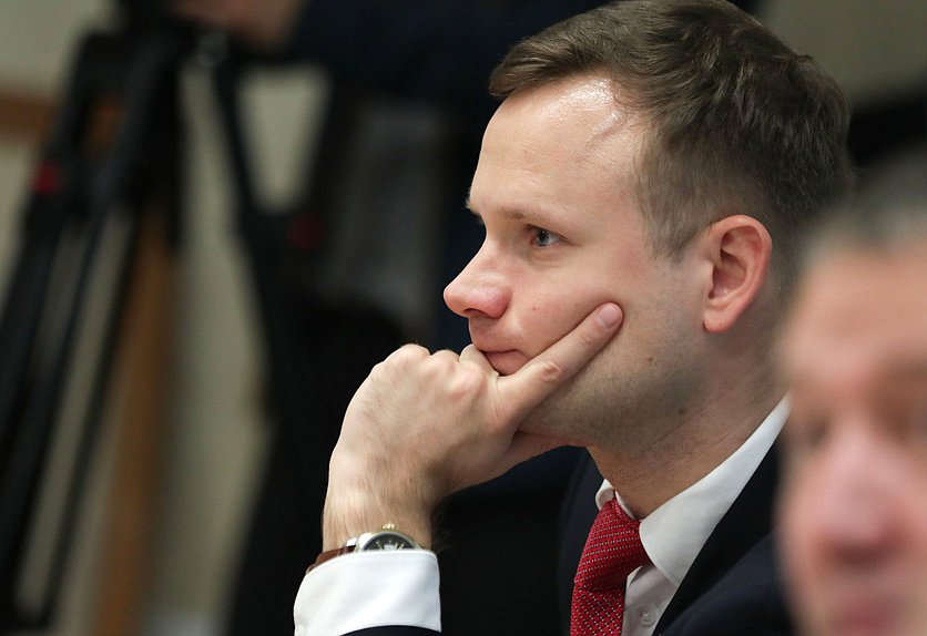 Член Комитета по молодежной политике Владимир Исаков
