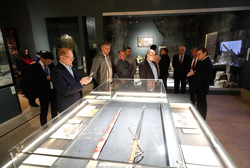 Члены делегаций стран-членов ОДКБ посетили выставки "Великая Победа. Россия - моя история" и "Без срока давности. Нюрнберг. 80 лет" в Москве